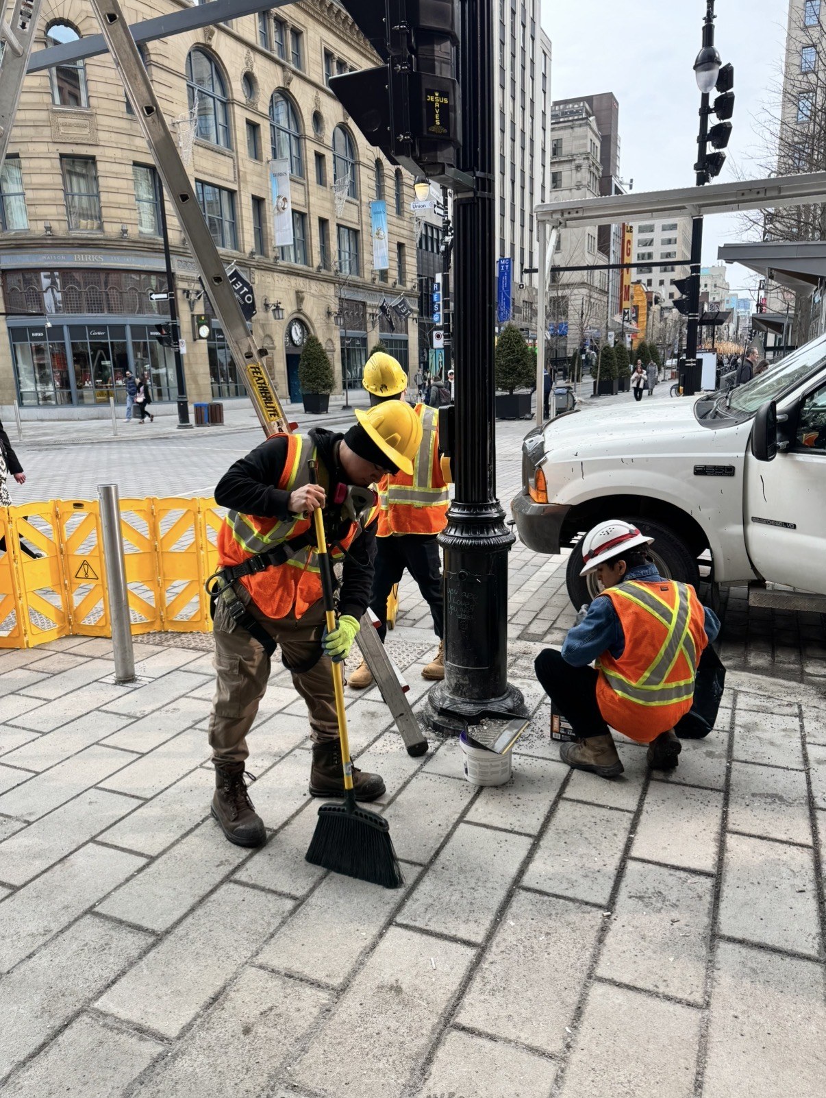 L’équipe Az-Tech sur le chantier de La Baie à Montréal