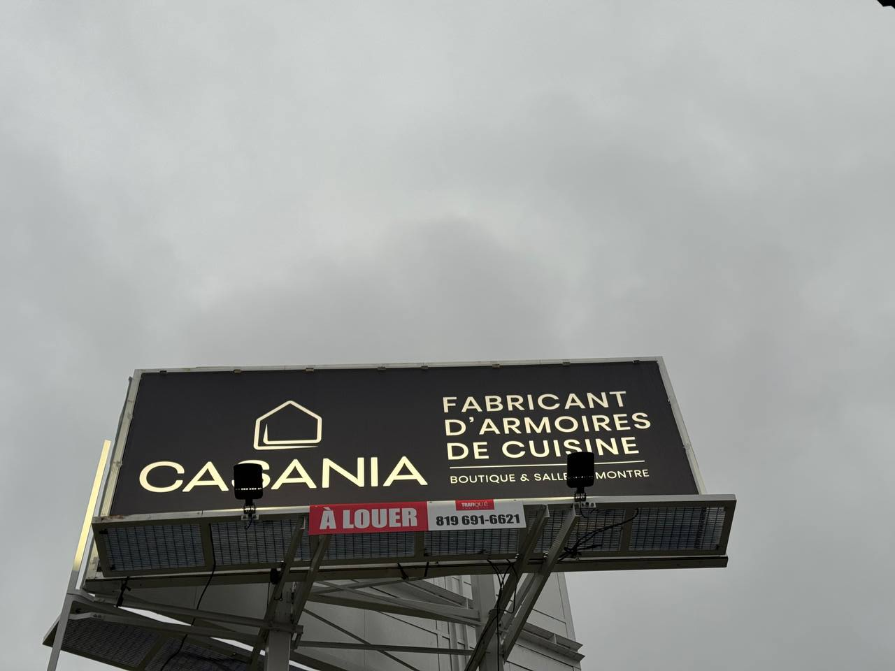 Le panneau de Martin Rivard à Trois-Rivières avec le nouveau visuel CABANIA